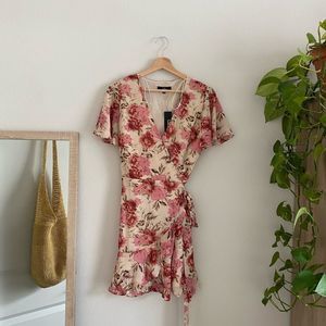 Lulus mini floral wrap dress NWT